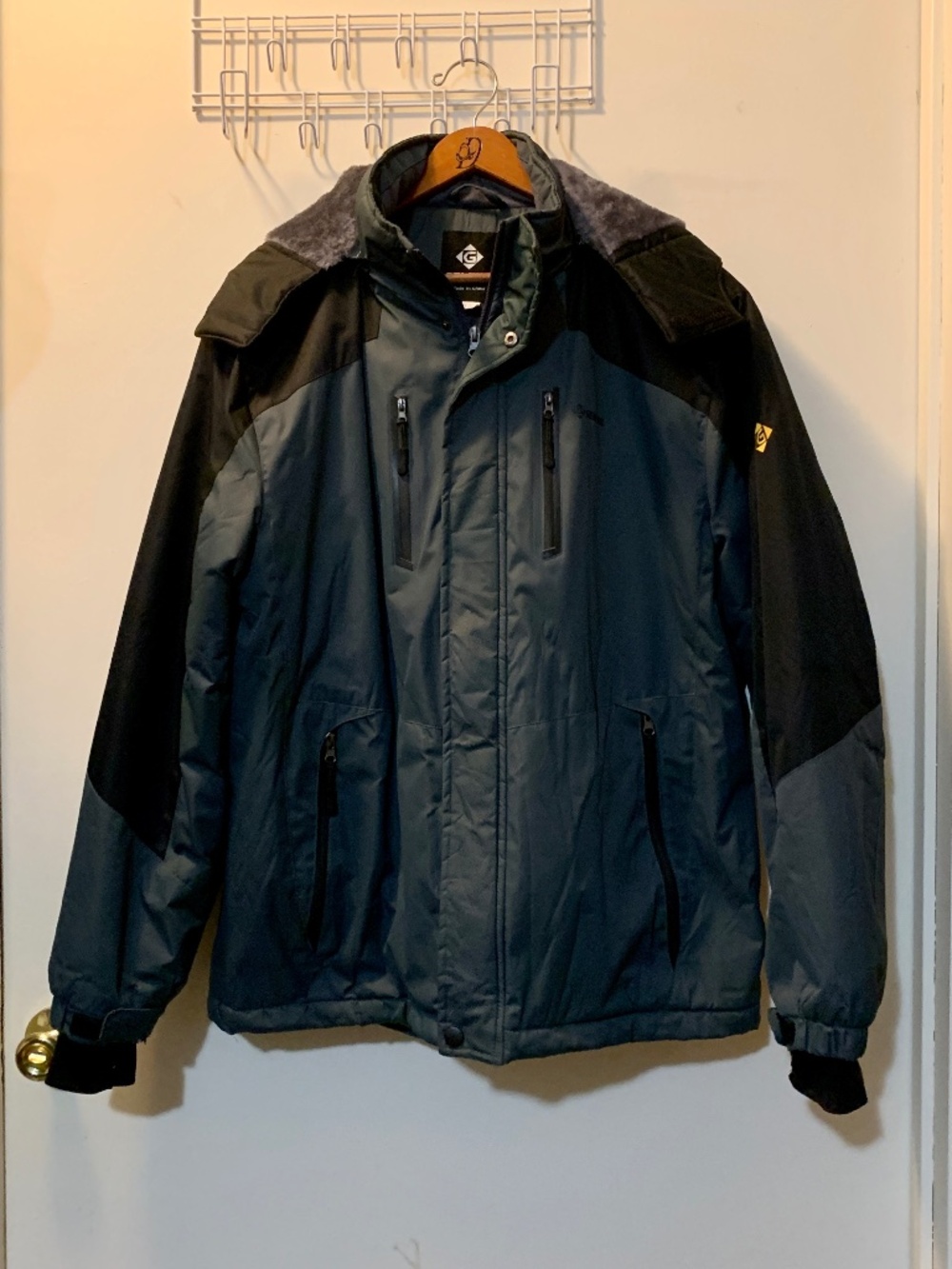 Gemyse Men’s Hooded Mountain Ski Snow Jacket Wind & Waterproof - Size Large